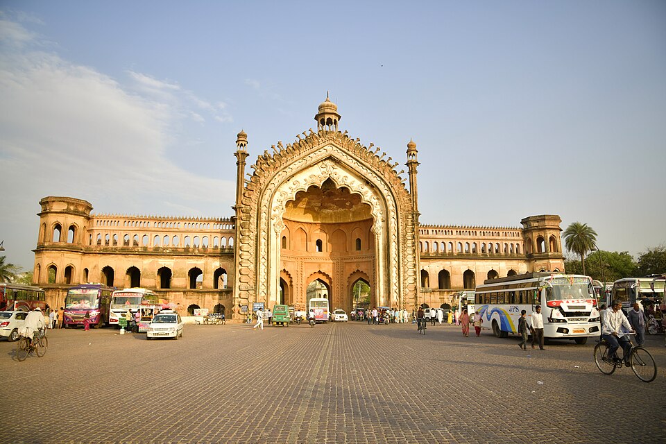 Agra – Lucknow
