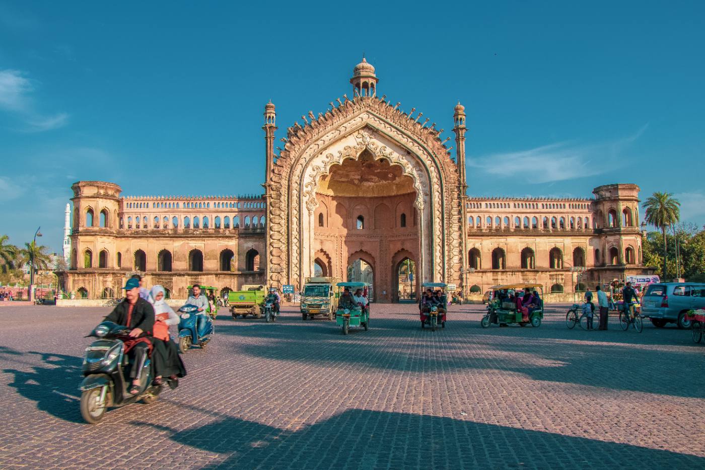 Agra – Lucknow