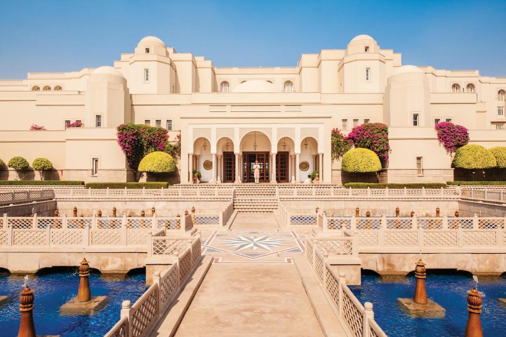 Arrive Delhi – Agra